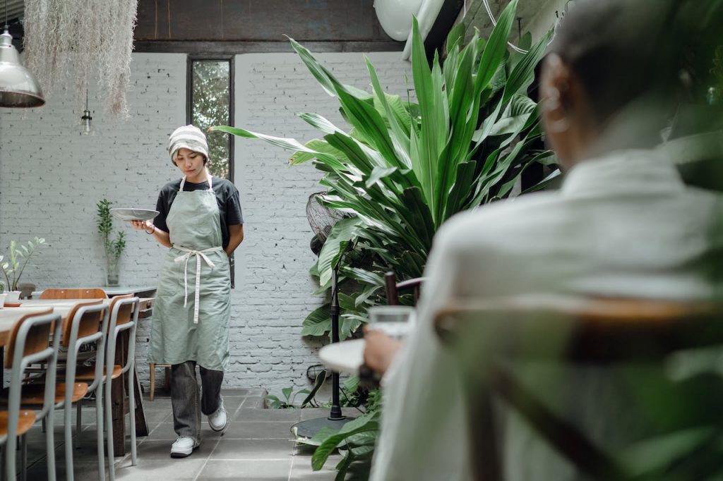 How To Unite Technology and Staff  For Restaurant Success | Modern Restaurant Management