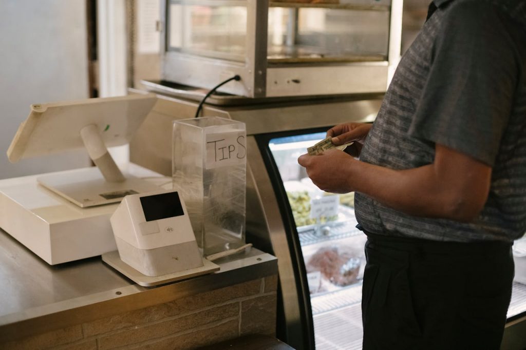No Tax on Tips? What Restaurant Operators Need to Know Now | Modern Restaurant Management