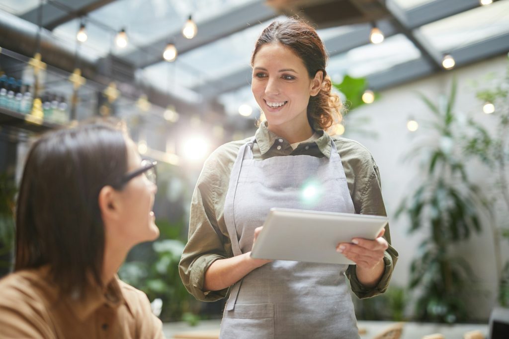 Modern Restaurants Balance Innovation and Service for Cost-Effective Transformation